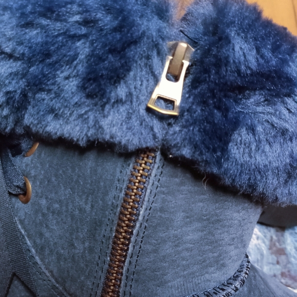 👠$25 Sale! Lamo Short Suede Boots - Picture 3 of 6